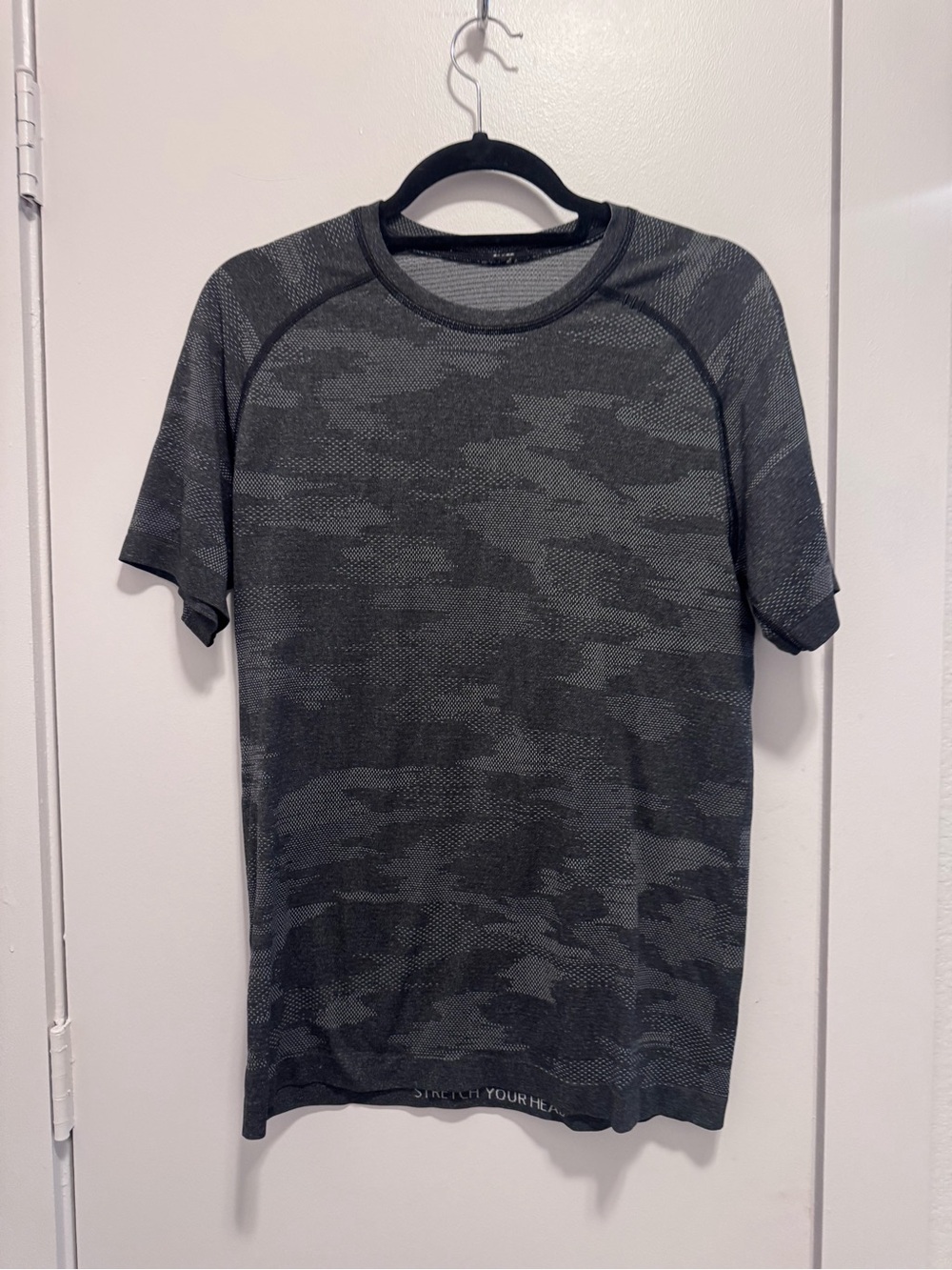 Lululemon Men’s Small Metal Vent Tech Short Sleeve Shirt Gray Camo Seamless Athl
